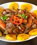 Lomito saltado con patacones