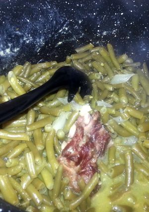 A picture of kicked up green beans.