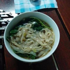 A picture of Simple rice noodle soup.