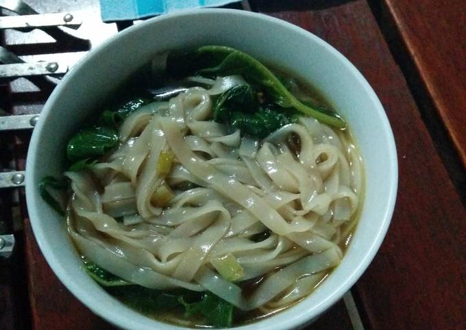 Simple rice noodle soup