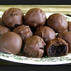 A picture of Oreo Truffles.