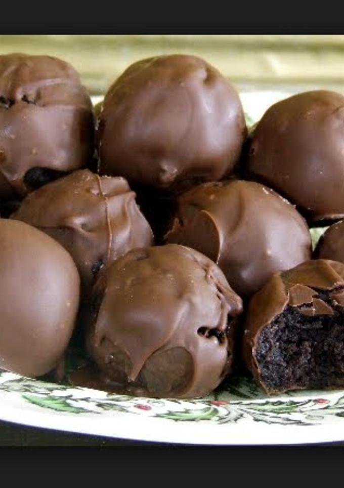 A picture of Oreo Truffles.