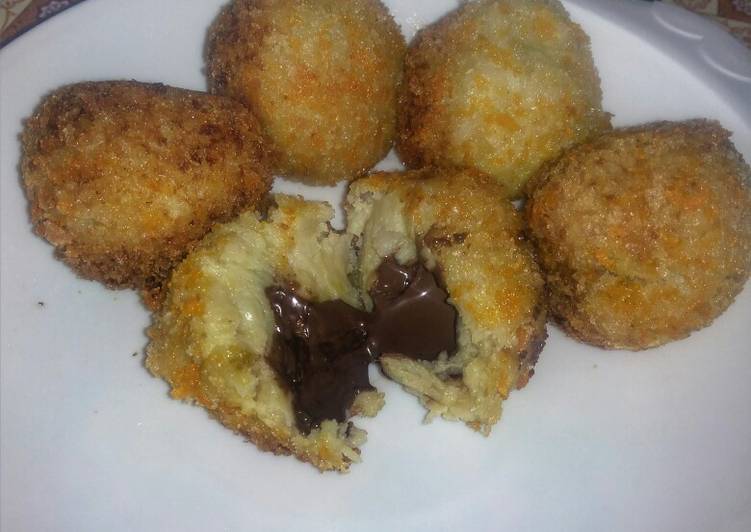 Melted crispy banana ball (bola pisang crispy lumer)