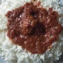 Rice and chicken stew A picture of Rice and chicken stew.