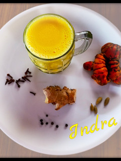 हल्दी दूध (Haldi dudh recipe in hindi) रेसिपी मुख्य फोटो
