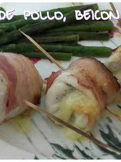 Una foto de Rollitos de pollo, beicon y queso