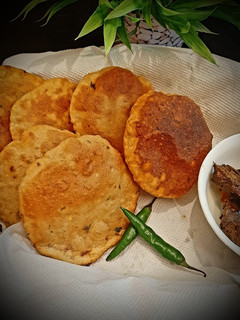 सूजी आलू पूड़ी (suji aloo poori recipe in Hindi) रेसिपी मुख्य फोटो