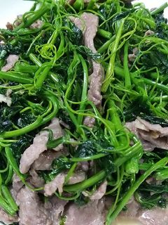 Hình của món Bò xào rau dạ hiến.