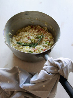 Una foto de Risotto de espárragos y panceta curada
