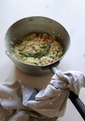 Una foto de Risotto de espárragos y panceta curada