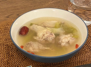 A picture of Korean Samgye-tang chicken soup in the Instant Pot 🐓.