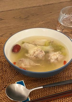 A picture of Korean Samgye-tang chicken soup in the Instant Pot 🐓.