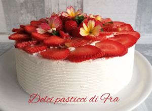 Foto di Torta arrotolata fragole e lamponi