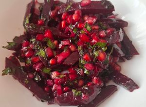 Una foto de Ensalada de betabel con granada