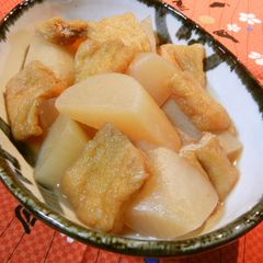 A picture of Simmered Daikon Radish and Aburaage.