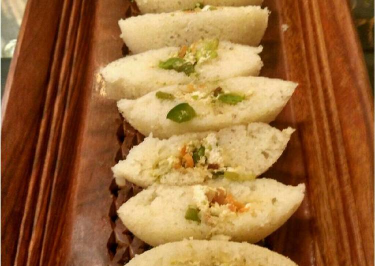 Steps to Make Perfect Paneer stuffed idli