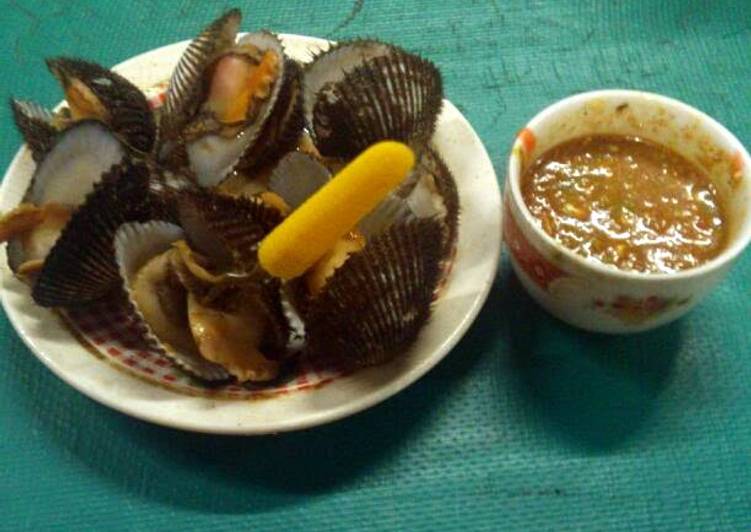 Boiled Shellfish with Pinapple and Peanut Sauce