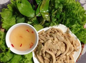 Hình của món Nem tai bóp thính.