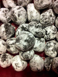A picture of Oreo Cream Cheese Balls.