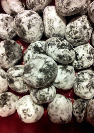 A picture of Oreo Cream Cheese Balls.