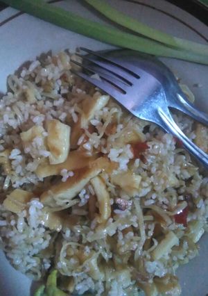 Foto resep Nasi goreng mie telur