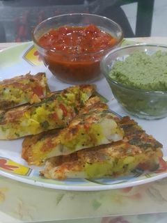 સેન્ડવીચ ઉત્તપમ(Sandwich uttapam Recipe in Gujarati) રેસીપી મુખ્ય ફોટો
