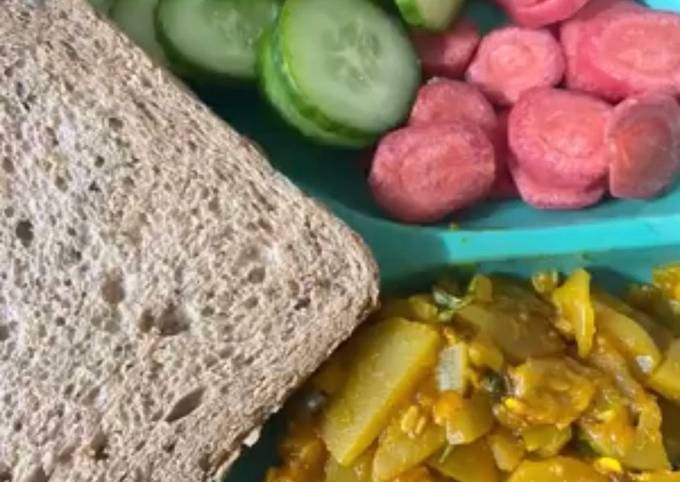 Recipe of Favorite Lauki ki sabzi (without oil)