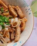 Mì lá trộn chả và mực