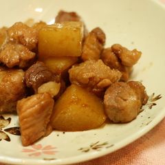 A picture of Braised Diced Pork and Daikon Radish with Chinese 5-Spice.