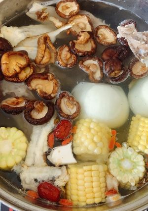 Hình của món Lẩu gà thuốc bắc.