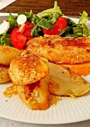 Una foto de Abadejo a la gallega con patatas a la sal, curry y verde