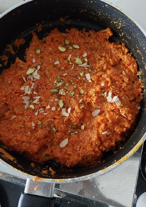 ગાજરનો હલવો (Gajar Halwa Recipe in Gujarati) રેસીપી મુખ્ય ફોટો