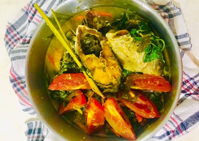 Bagaimana Menyiapkan Ikan Patin Bumbu Kuning Anti Gagal