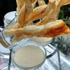 A picture of Fondue Sauce with Cheese Chilli Twist.