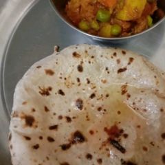 A picture of Aloo gajar matar ki sabzi.
