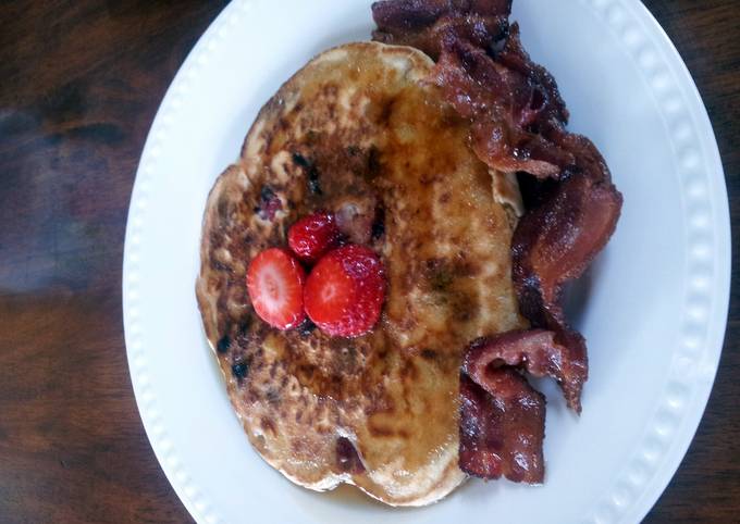 Strawberry Pancakes with Peanutbutter and Chocolate Chips. Recipe
