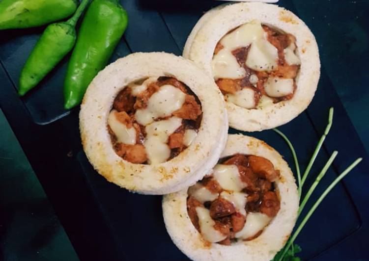 How to Prepare Any-night-of-the-week Chicken cheesy bread discs👌😋