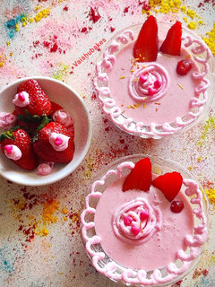 A picture of Holi Special Strawberry Rabdi.