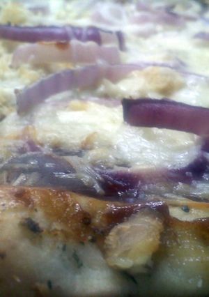 A picture of B.B.Q CHICKEN PIZZA.