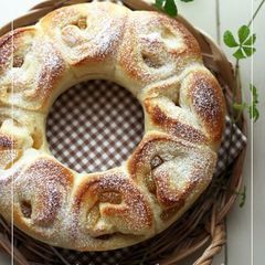 Soft and Fluffy Apple Ring Bread Using a Bread Machine ! A picture of Soft and Fluffy Apple Ring Bread Using a Bread Machine !.