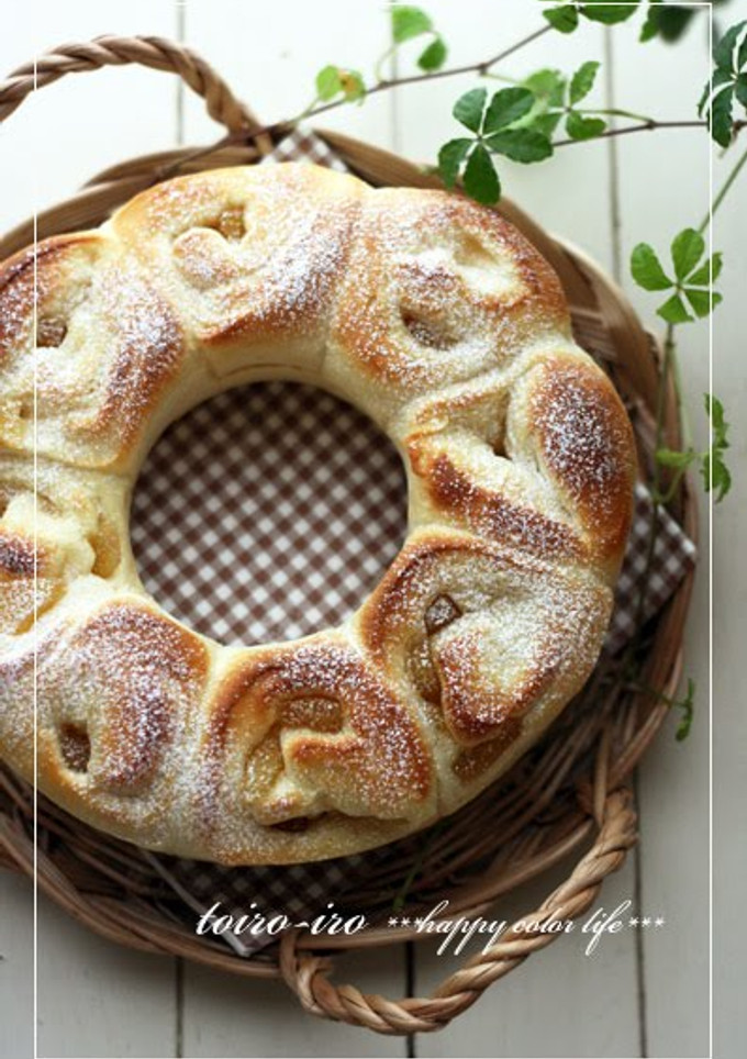A picture of Soft and Fluffy Apple Ring Bread Using a Bread Machine !.