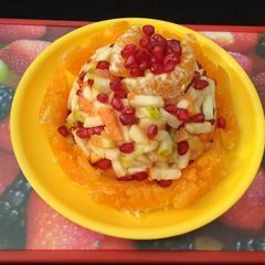 A picture of Fruit salad cake.