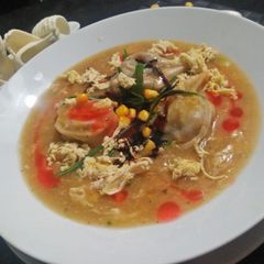 A picture of Wonton corn soup.