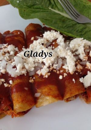A picture of Michoacán-Style Enchiladas.
