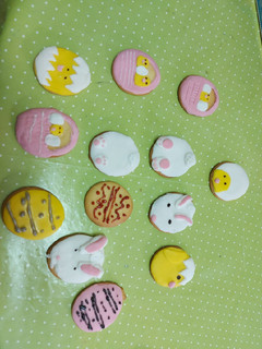 Una foto de Galletas de Pascua con fondant