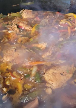 Una foto de Pollo al disco con cerveza rubia