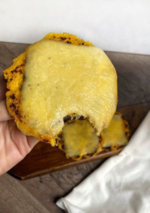 Una foto de Arepas de elote con queso