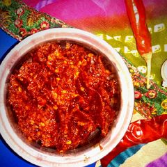 A picture of Lehsun ki chutney (Rajasthani style)/ garlic chutney.