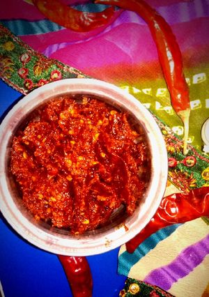 A picture of Lehsun ki chutney (Rajasthani style)/ garlic chutney.