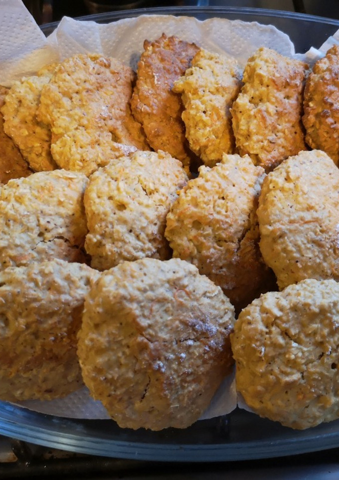 Una foto de Galletas de avena, zanahoria y miel